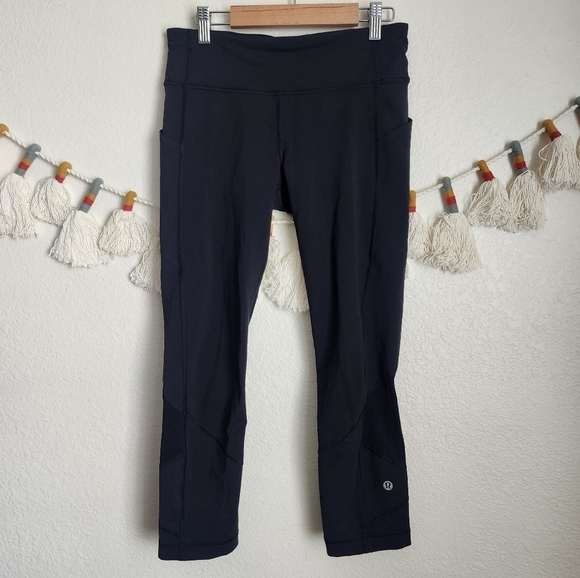 Lululemon Black Run Pace Crop Mesh Leggings W/Pockets Mid Rise Yoga Training 6 - Picture 1 of 12